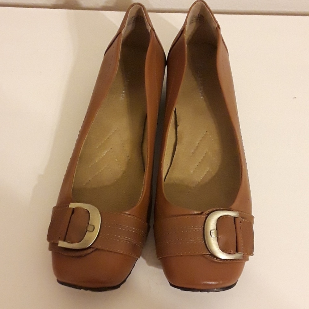 Brown cushioned flats 10m